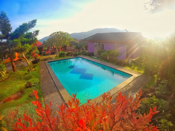 Imagen de la piscina del Hotel Grand Pesona Ksatria By Issota. Foto 17