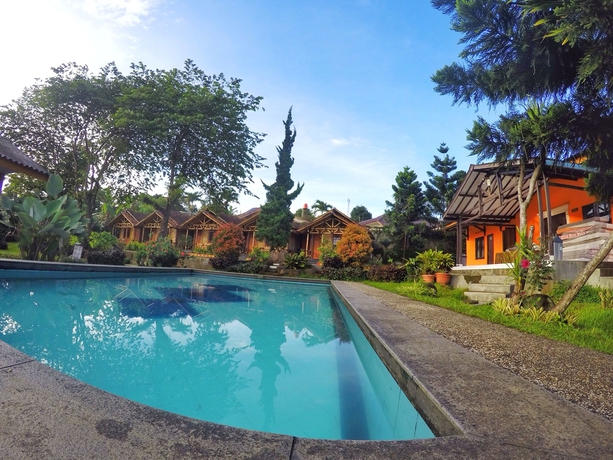 Imagen de la piscina del Hotel Grand Pesona Ksatria By Issota. Foto 18