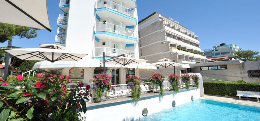 Imagen de la piscina del Hotel Grand Playa. Foto 8