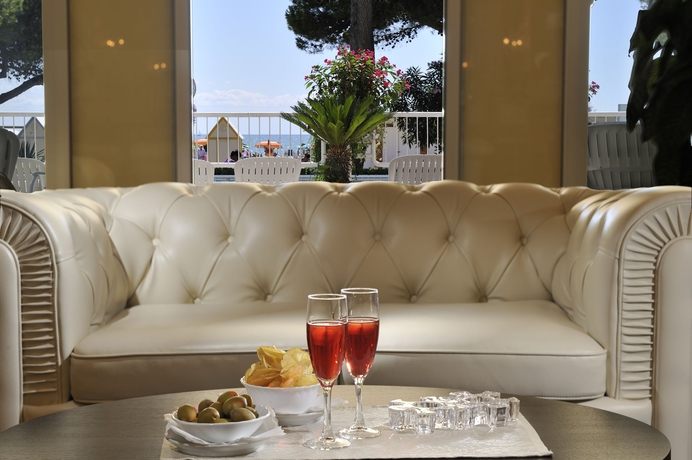 Imagen de los interiores del Hotel Grand Playa. Foto 5