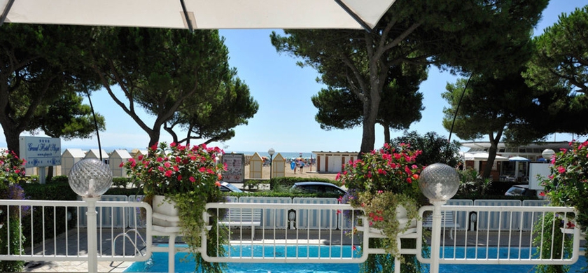 Imagen de la piscina del Hotel Grand Playa. Foto 12