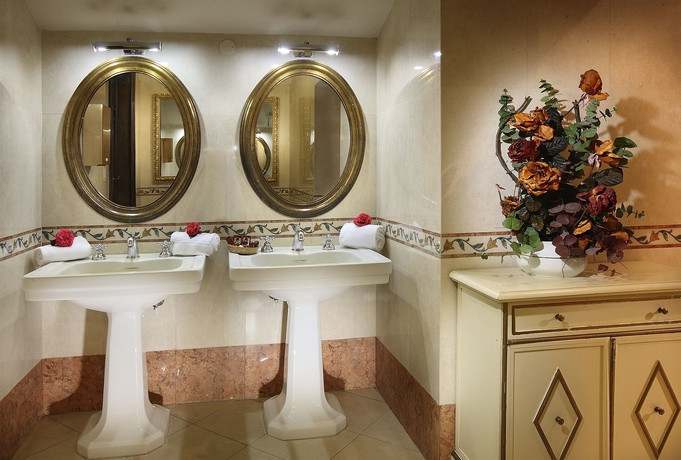 Imagen de la habitación del Hotel Grand Plaza E Locanda Maggiore. Foto 2