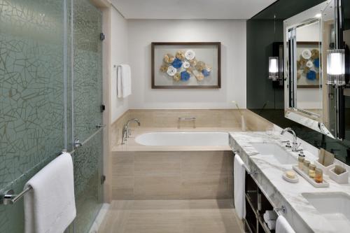 Imagen de la habitación del Hotel Grand Plaza M&ouml;venpick Media City. Foto 17