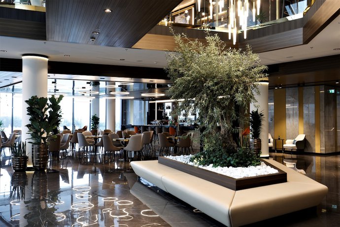 Imagen de los interiores del Hotel Grand Plaza and Congress Centre. Foto 17