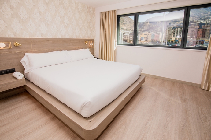 Imagen general del Hotel Grand Plaza and Wellness. Foto 8