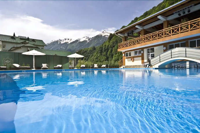 Imagen de la piscina del Hotel Grand Polyana. Foto 19