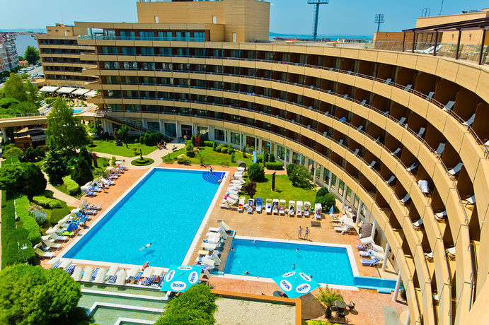 Imagen de la piscina del Hotel Grand Pomorie. Foto 12