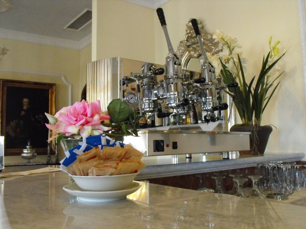 Imagen del bar/restaurante del Hotel Grand President Olbia. Foto 6