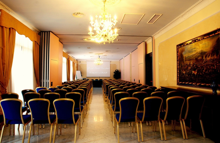 Imagen de los interiores del Hotel Grand President Olbia. Foto 14