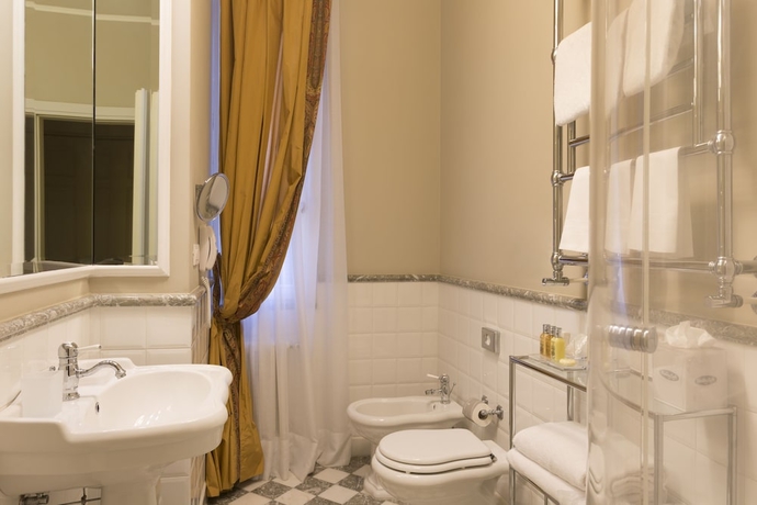 Imagen de la habitación del Hotel Grand Principe Di Piemonte. Foto 15