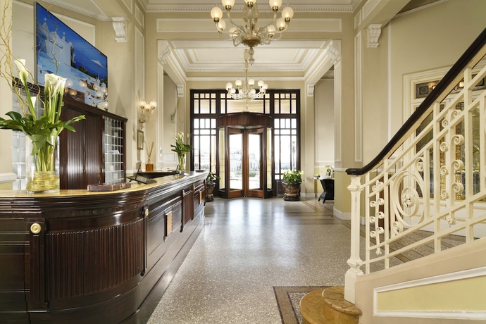 Imagen de los interiores del Hotel Grand Principe Di Piemonte. Foto 18