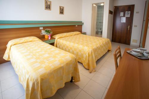 Imagen de la habitación del Hotel Grand Prix. Foto 7