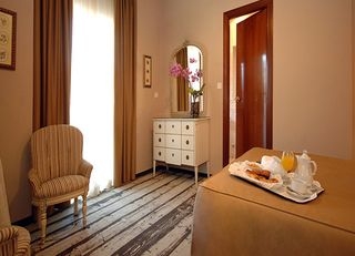 Imagen de la habitación del Hotel Grand Prix. Foto 10