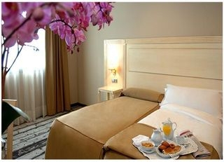 Imagen de la habitación del Hotel Grand Prix. Foto 12