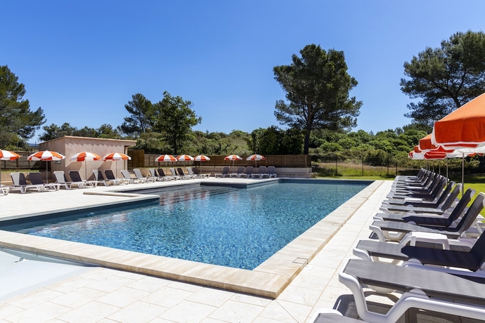 Imagen de la piscina del Hotel Grand Prix and Restaurant. Foto 19