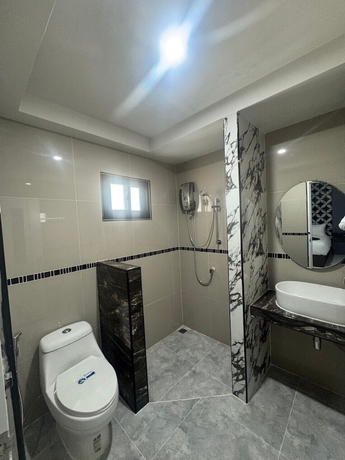 Imagen de la habitación del Hotel Grand Pruksasiri Chaiyaphum. Foto 10