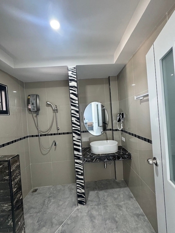 Imagen de la habitación del Hotel Grand Pruksasiri Chaiyaphum. Foto 11