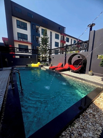 Imagen de la piscina del Hotel Grand Pruksasiri Chaiyaphum. Foto 14