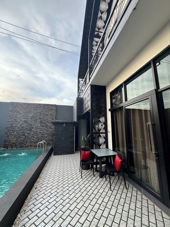 Imagen de la piscina del Hotel Grand Pruksasiri Chaiyaphum. Foto 15
