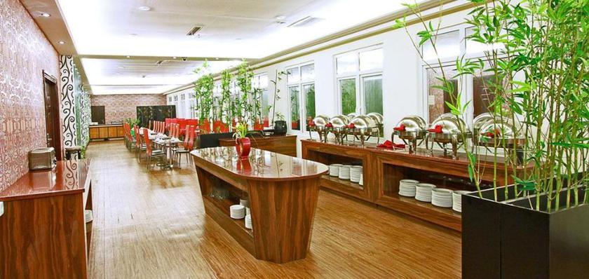Imagen del bar/restaurante del Hotel Grand Puncak Lestari Hotel. Foto 4