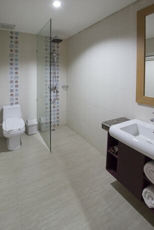 Imagen general del Hotel Grand Puri Saron Yogyakarta. Foto 10
