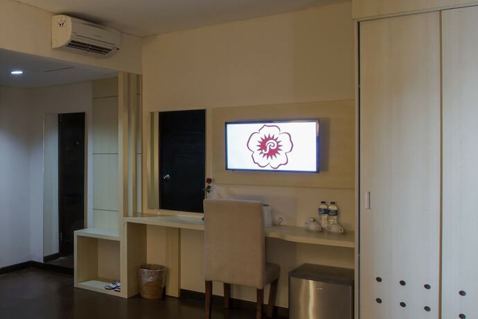 Imagen de la habitación del Hotel Grand Puri Saron Yogyakarta. Foto 20