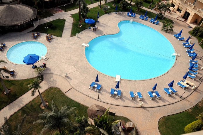 Imagen de la piscina del Hotel Grand Pyramids. Foto 14