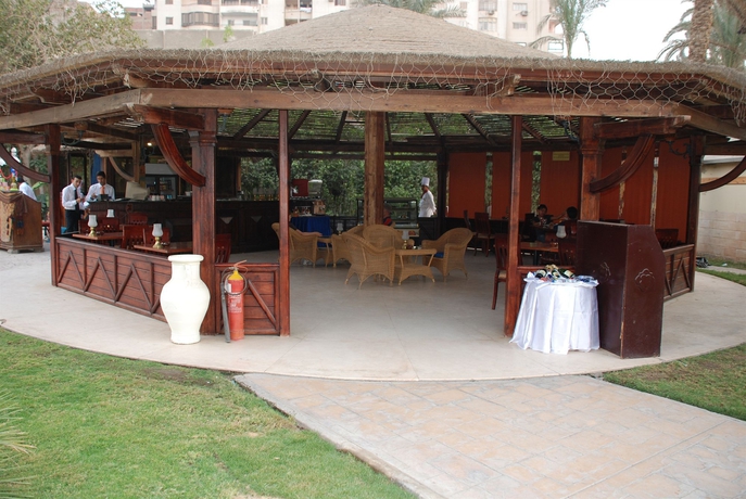 Imagen de los exteriores del Hotel Grand Pyramids. Foto 12