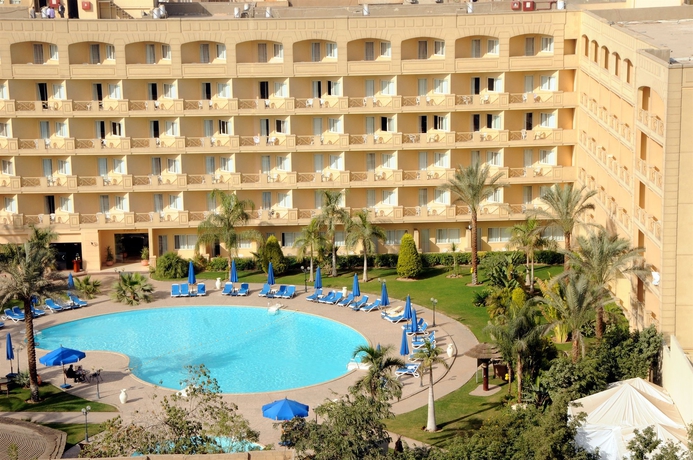 Imagen de la piscina del Hotel Grand Pyramids. Foto 15