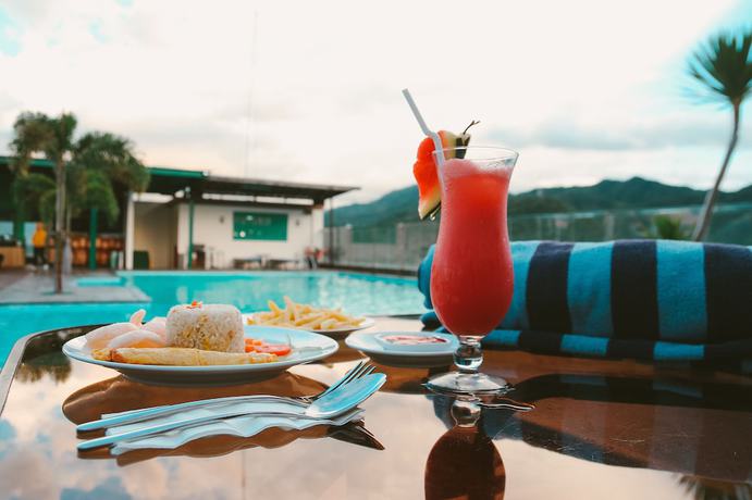 Imagen de la piscina del Hotel Grand Q Gorontalo. Foto 20