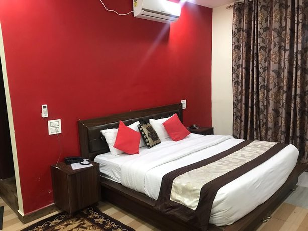 Imagen de la habitación del Hotel Grand Raga. Foto 7