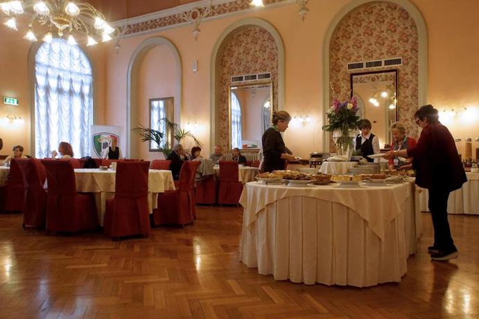Imagen del bar/restaurante del Hotel Grand Regina. Foto 4