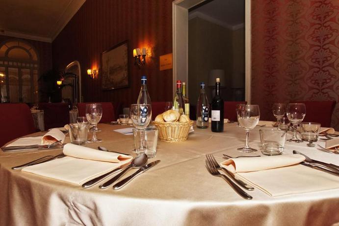 Imagen del bar/restaurante del Hotel Grand Regina. Foto 6