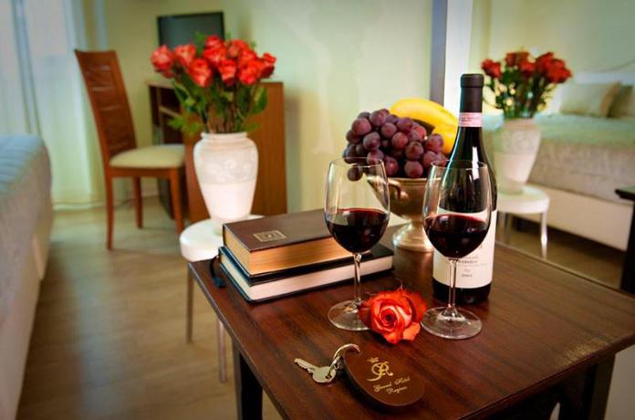 Imagen de la habitación del Hotel Grand Regina. Foto 15