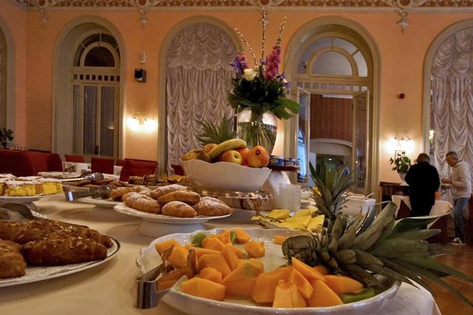 Imagen del bar/restaurante del Hotel Grand Regina. Foto 11
