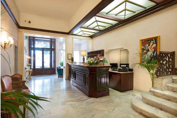 Imagen de los interiores del Hotel Grand Regina. Foto 17