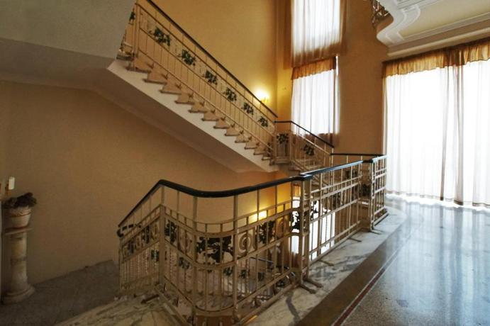 Imagen de los interiores del Hotel Grand Regina. Foto 18