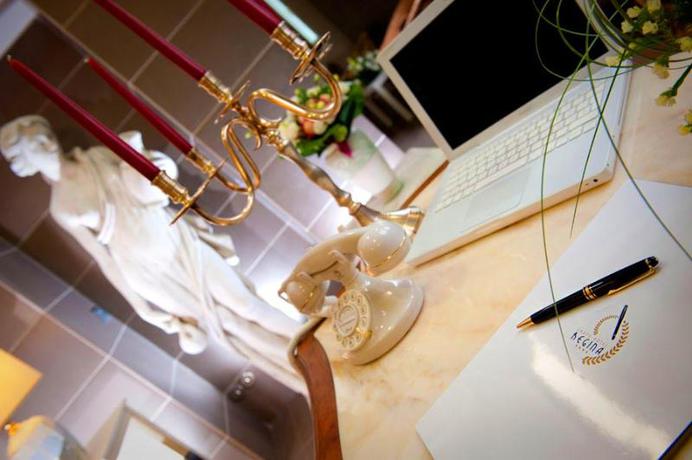 Imagen de los interiores del Hotel Grand Regina. Foto 19