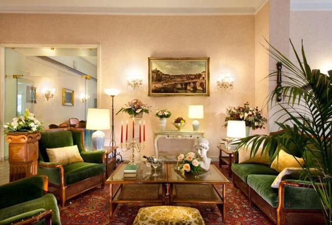 Imagen del bar/restaurante del Hotel Grand Regina. Foto 14