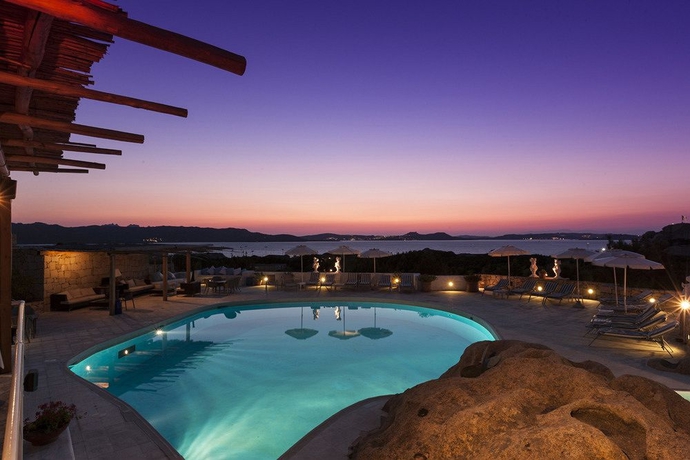 Imagen de la piscina del Hotel Grand Relais Dei Nuraghi. Foto 5