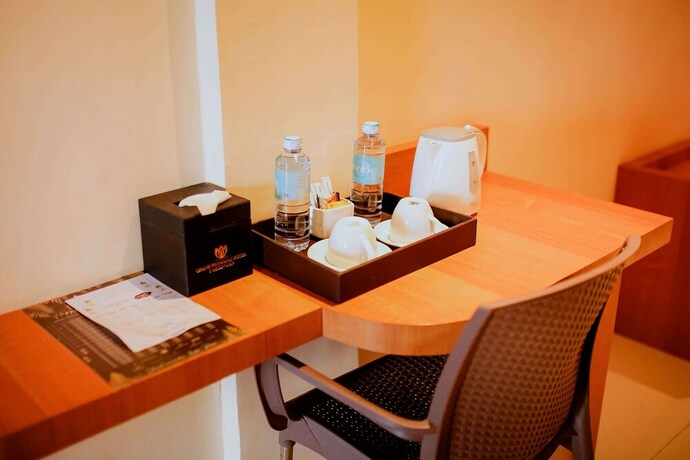 Imagen de la habitación del Hotel Grand Renggali. Foto 22