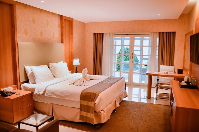 Imagen de la habitación del Hotel Grand Renggali. Foto 30