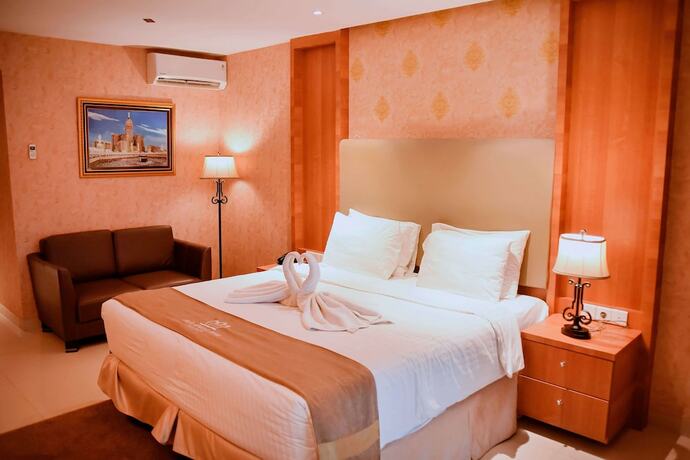 Imagen de la habitación del Hotel Grand Renggali. Foto 31