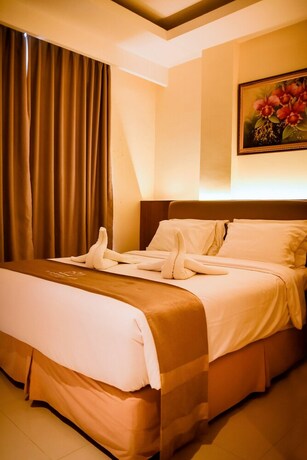 Imagen de la habitación del Hotel Grand Renggali. Foto 32
