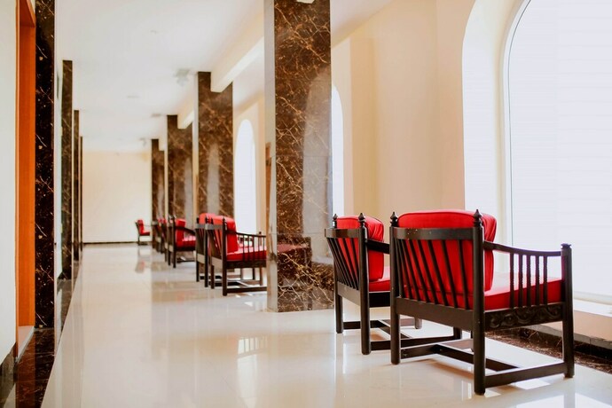 Imagen de los interiores del Hotel Grand Renggali. Foto 33