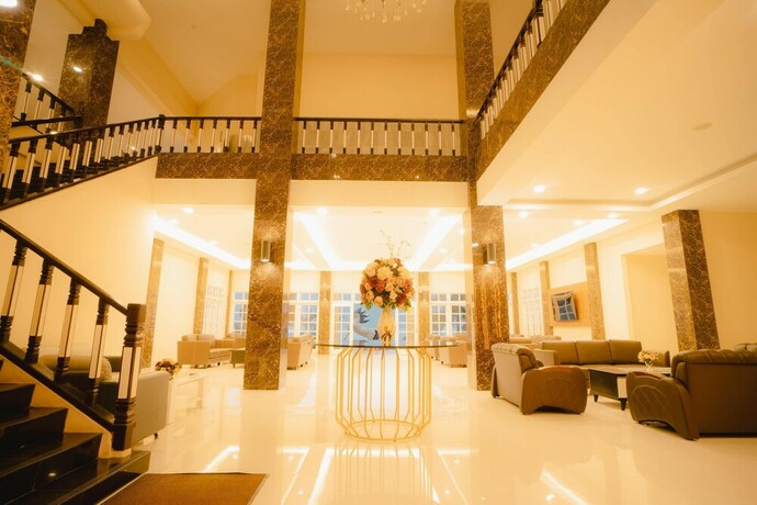 Imagen de los interiores del Hotel Grand Renggali. Foto 36