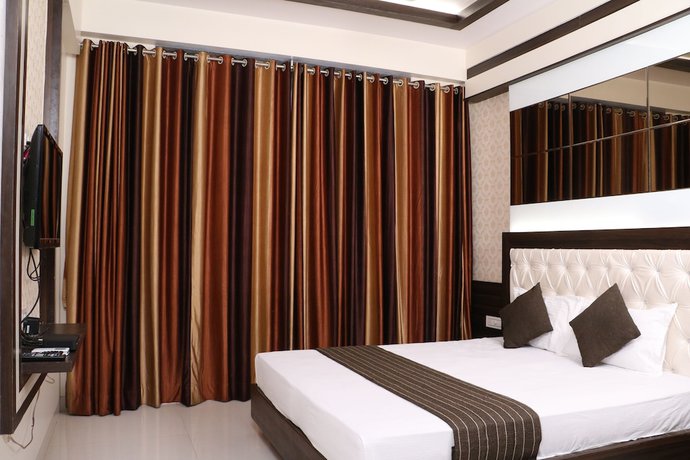 Imagen de la habitación del Hotel Grand Residency. Foto 7