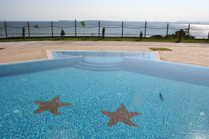 Imagen de la piscina del Hotel Grand Resort. Foto 18