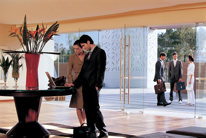 Imagen de los interiores del Hotel Grand Resort Lagonissi. Foto 11