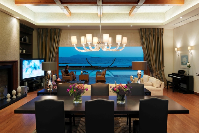 Imagen de los interiores del Hotel Grand Resort Lagonissi. Foto 13